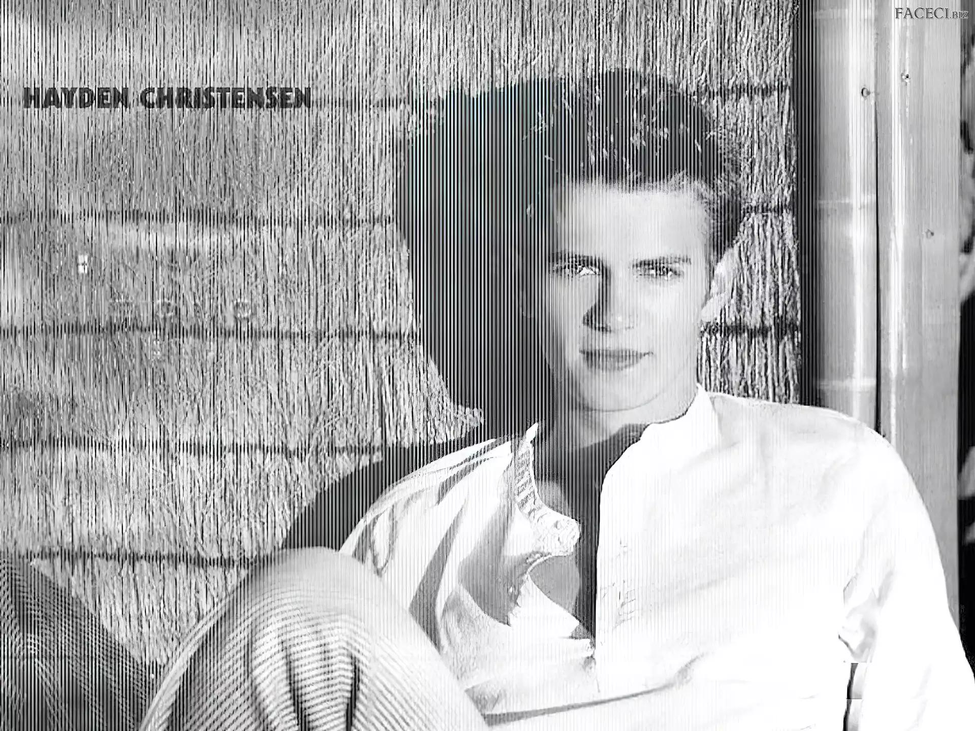 Hayden Christensen, biała koszula